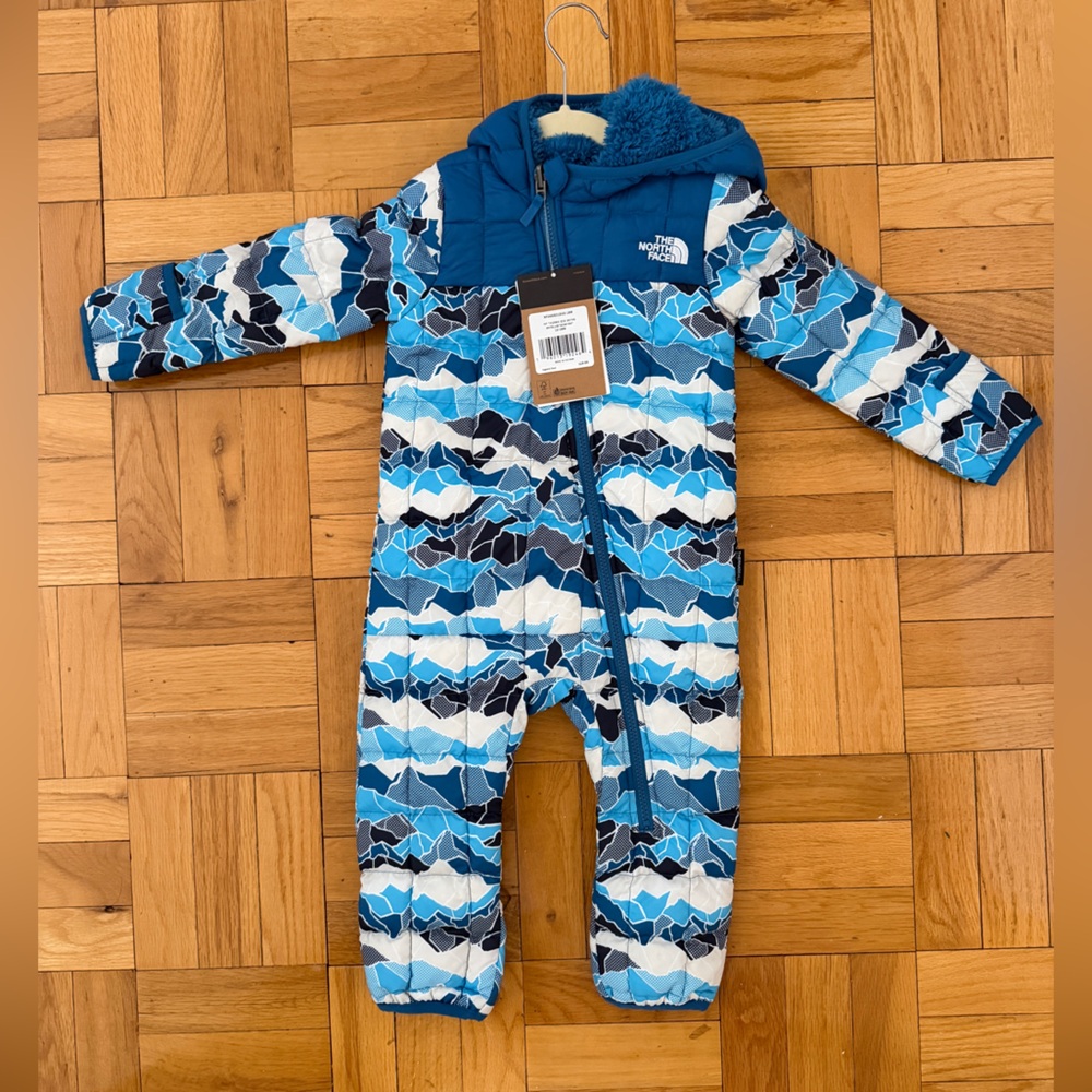 The North Face Kids Blue and White Patterned Footie